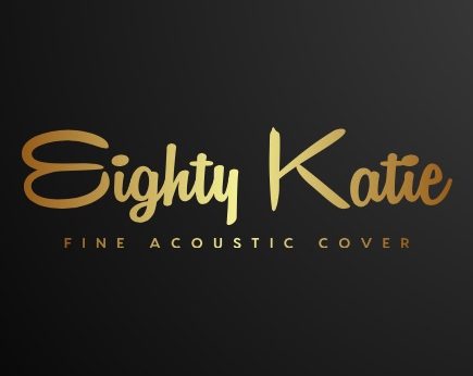 Band-Logo, goldener Schriftzug "Eightie Katie" Fine Acoustic Cover